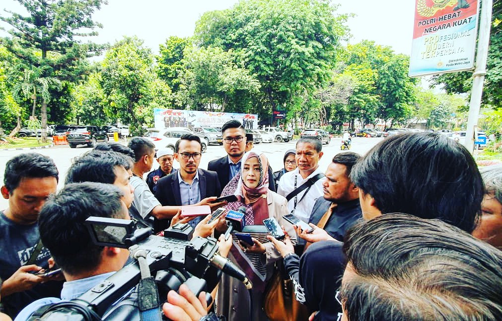 Gagal Temui Kapolda Metro, Fahria Idris Ngotot Penjarakan Ade Armando