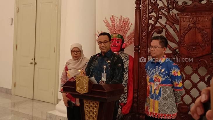 Anies Gratiskan Biaya Balik Nama Kendaraan Listrik di Jakarta