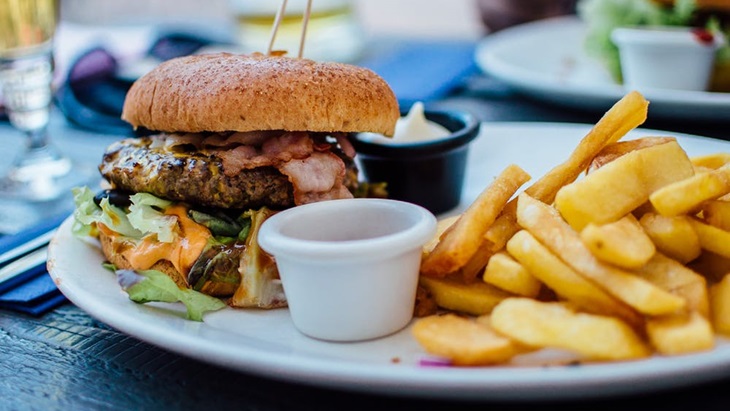 Jangan Percaya, Anggapan Tentang 'Fast Food' Ini Hanya Mitos