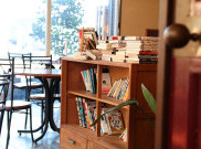 4 Kafe Berkonsep Perpustakaan Unik, Apa Saja?