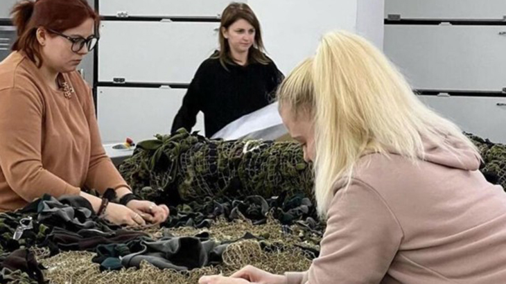 Dari Gaun Pengantin ke Rompi Tentara, Jenama Bridal Ukraina Ikut Bela Negara