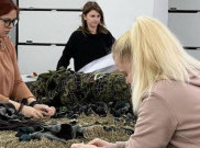 Dari Gaun Pengantin ke Rompi Tentara, Jenama Bridal Ukraina Ikut Bela Negara 