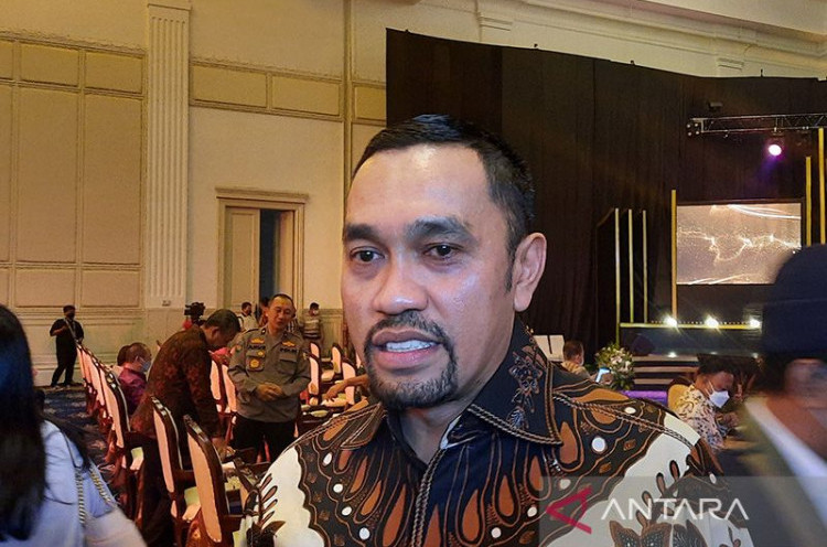 Ahmad Sahroni Bingung Jokowi Larang Pejabat Bukber