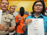 Tingkah Lucu Serta Simbol Cinta dan Damai Dari Tora Sudiro Saat Terjerat Narkoba