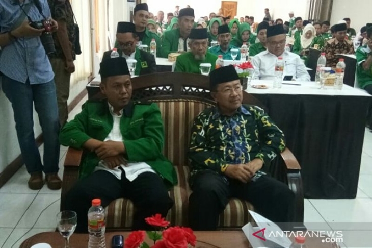Ketua DPC PPP Cianjur, Jawa Barat, Jimmy Perkasa Has didampingi Plt Bupati Cianjur, Herman Suherman yang sudah menjalin komunikasi dengan partai berlambang Kakbah tersebut, untuk maju kembali sebagai bakal calon pada Pilkada Cianjur 2020 (Ahmad Fikri)