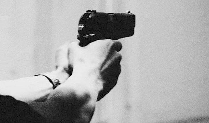 Apes, Lagi Asyik Petik Sayur Seorang Wanita Terkena Peluru Nyasar