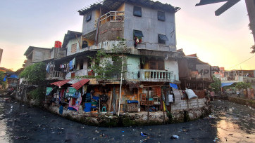 Mengintip Kondisi Kali Krukut di Kebon Kacang Jakarta