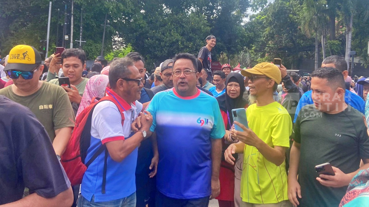 Lari di CFD, Pram-Rano Karno Diserbu Ajakan Selfie Warga Jakarta