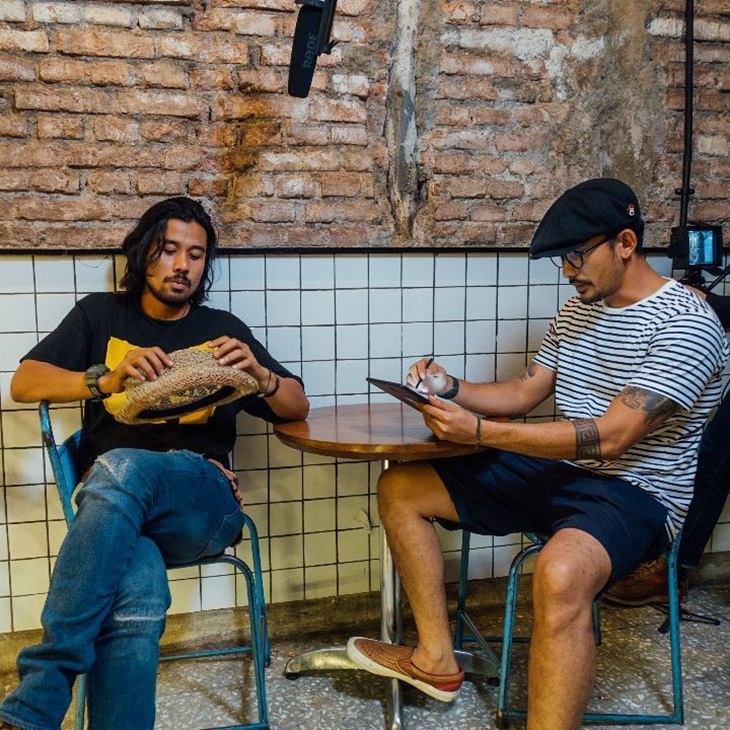 Kacamata Bergagang Hitam