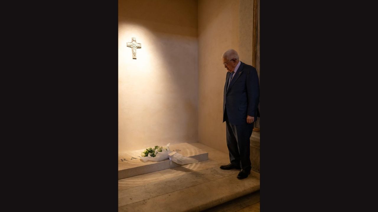 Ziarah ke Makam Paus Fransiskus, Presiden Abbas: Beliau Akui Palestina tanpa Harus Diminta