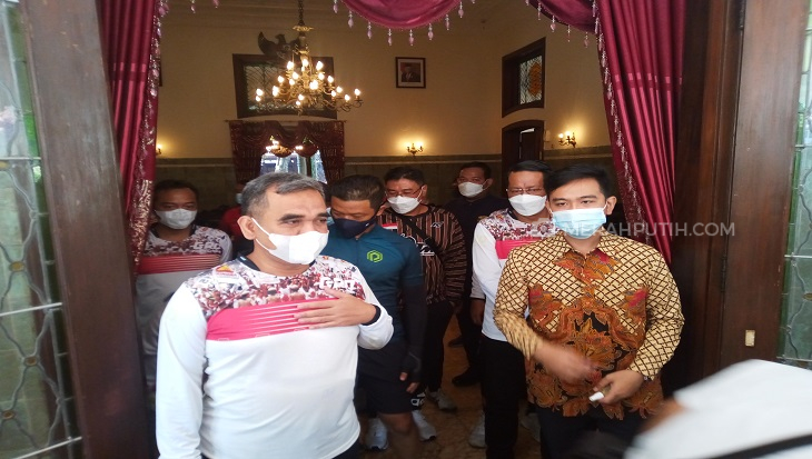 Sekjen Gerindra Ahmad Muzani menemui Wali Kota Solo Gibran Rakabuming Raka di rumah dinas Loji Gandrung, Solo, Jawa Tengah, Minggu (28/3). (MP/Ismail)