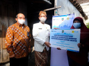 Gibran Berikan Bantuan Listrik Gratis pada 40 KK Miskin dan 10 Masjid di Solo