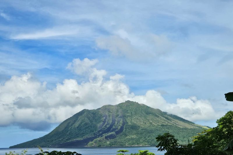 Aktivitas Kegempaan Gunung Ruang Kepulauan Sitaro Melonjak