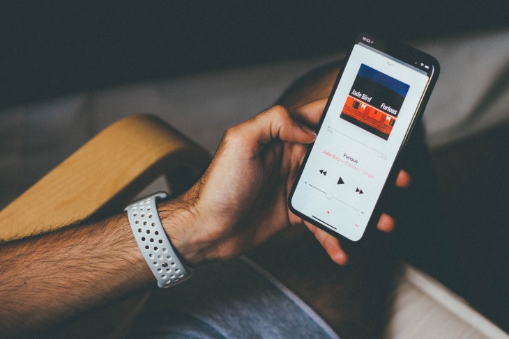 Apple Segera Hadirkan Fitur Karaoke 'Apple Music Sing'