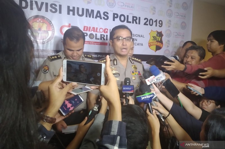 Kepala Bagian Penerangan Umum Polri Kombes Pol Asep Adi Saputra (tengah). (ANTARA/ Anita Permata Dewi)