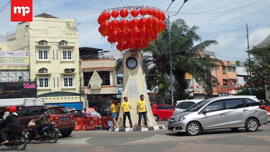 Replika Jam Dinding Pasar Gede Jadi Simbol Grebeg Sudiro