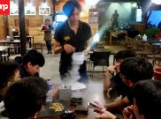 Asiknya Makan Oreo Dicampur Nitrogen di Garasi Cafe Cirebon