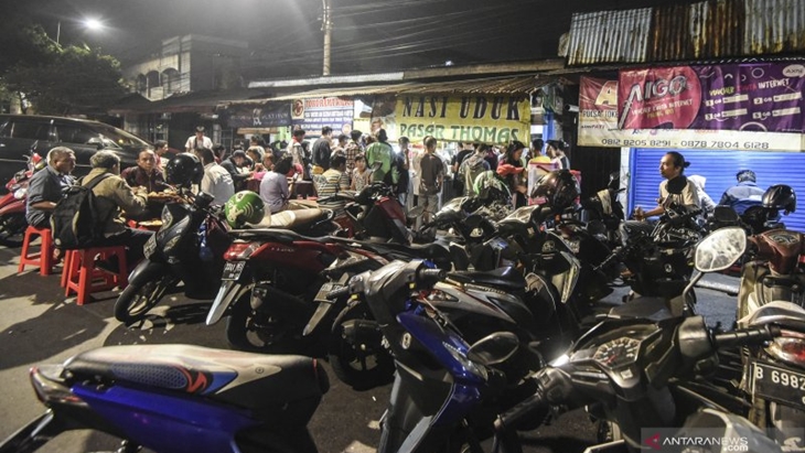 Pengin Kuliner Malam di Ibu Kota? Nasi Uduk Pasar Thomas Pas Kamu Singgahi