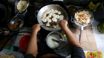 Dari Gang Sempit Keramat Pela, Keripik Tempe Mama Tina Tembus Pasar Internasional
