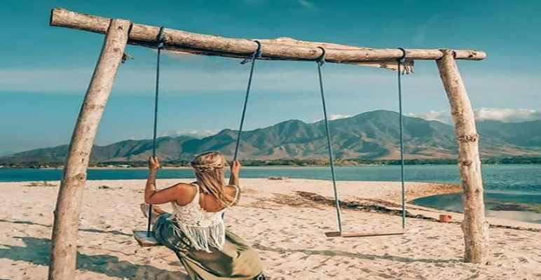 Indahnya Pantai Gili Putih yang Menarik Banyak Perhatian Wisatawan 