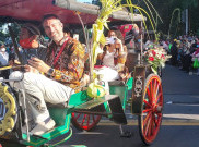 Delegasi G20 Dikirab Naik Andong dan Dihibur Event Batik Solo Carnival