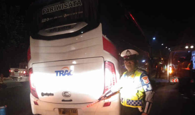 Hendak Temui Ma'ruf Amin, Bus Pembawa Kiai PWNU Jatim Kecelakaan di Cipali
