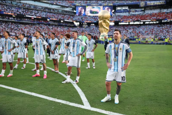 FIFA Investigasi Spanduk Politik dan Kericuhan Final, Skuad Argentina Bakal Kena Hukuman Berat?