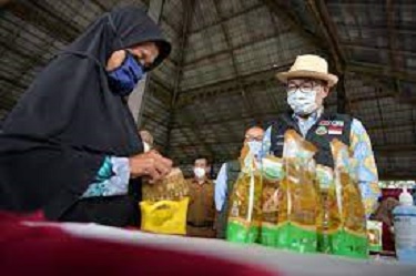 Jabar Siapkan Operasi Pasar Minyak Goreng untuk Masyarakat Miskin