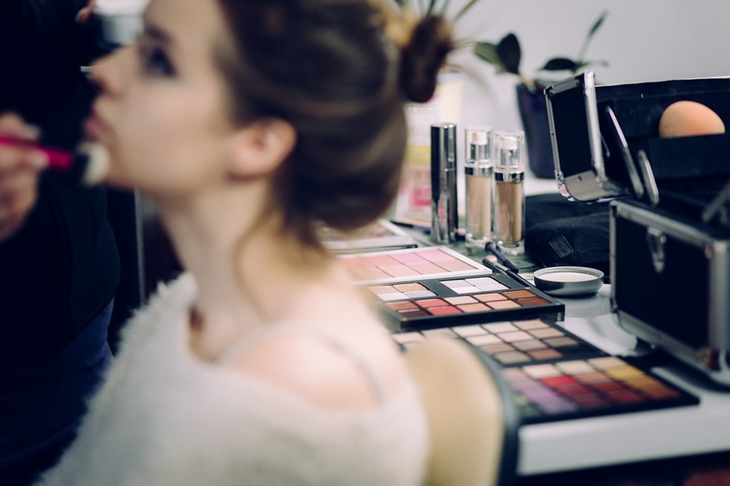 BB cream mampu meraakan warna kulit wajah. (Foto: Pixabay/StockSnap)