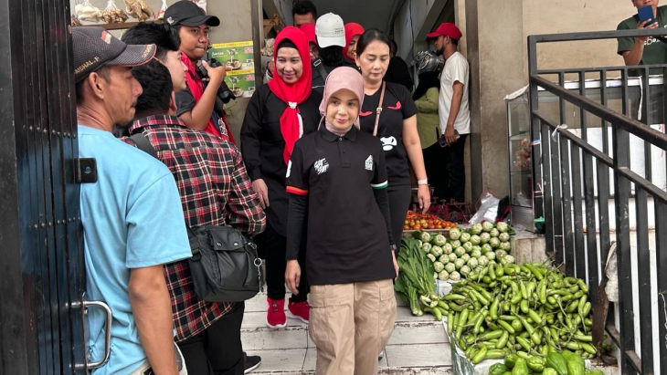 Siti Atikoh Blusukan ke Pasar, Janji Bawa Keluhan Pedagang ke Ganjar