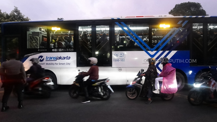 2 Rute TransJakarta Berubah Imbas Demonstrasi di Patung Kuda