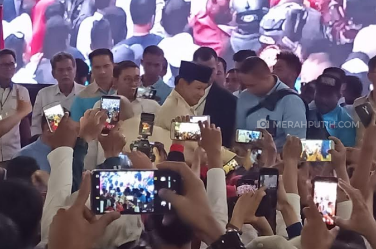 Tanya Prabowo ke Buruh: Kalian Ingin Jadi Kambing Apa Rakyat Terhormat?