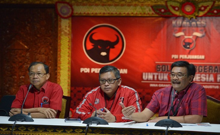 Ketua SC dan OC Kongres V PDIP bersama Sekjen PDIP Hasto Kristiyanto di Sanur