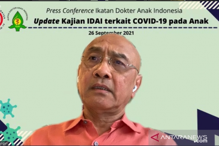 Ketua Umum Pengurus Pusat Ikatan Dokter Anak Indonesia (IDAI) Prof. DR. Dr. Aman B Pulungan, Sp.A(K), FAAP, FRCPI(Hon) berbicara dalam konferensi pers virtual di Jakarta, Minggu (26/9/2021). (ANTARA/Martha Herlinawati Simanjuntak)