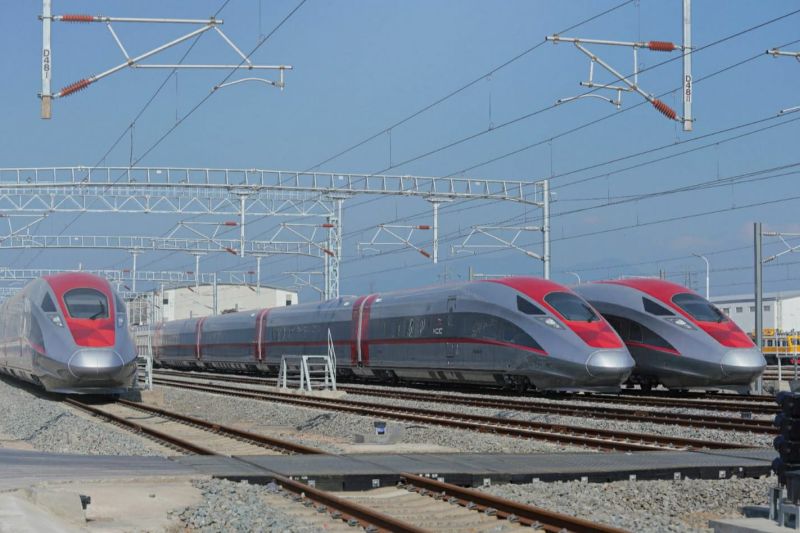 Layang-layang Ganggu Uji Coba Kereta Api Cepat Jakarta-Bandung