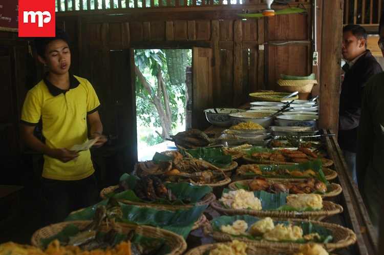 Nikmatnya Makan Ala Pedesaan di Wedangan Kampoeng