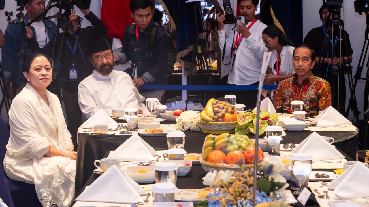 Satu Meja dengan Puan di Markas NasDem, Ini Kata Jokowi Soal Kapan Temui Megawati