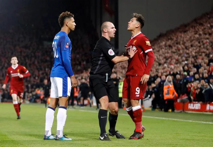 FA Akan Investigasi Keributan Antara Firmino dengan Holgate