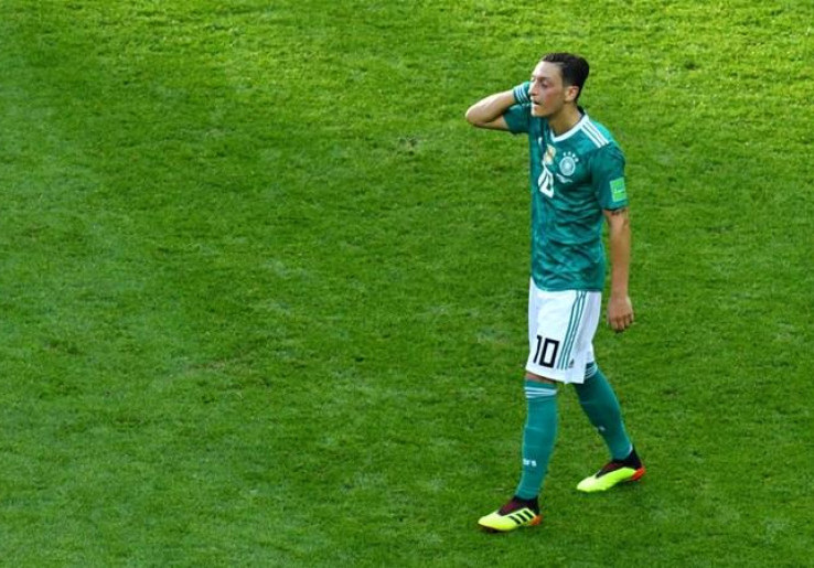Selain Mesut Ozil, Ini 5 Pemain yang Pensiun Dini di Level Internasional
