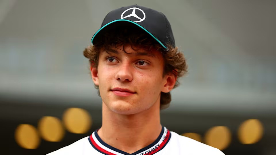 Hengkang dari Mercedes, Hamilton Masih Beri Masukan untuk Kimi Antonelli Jelang Seri Perdana F1 2025