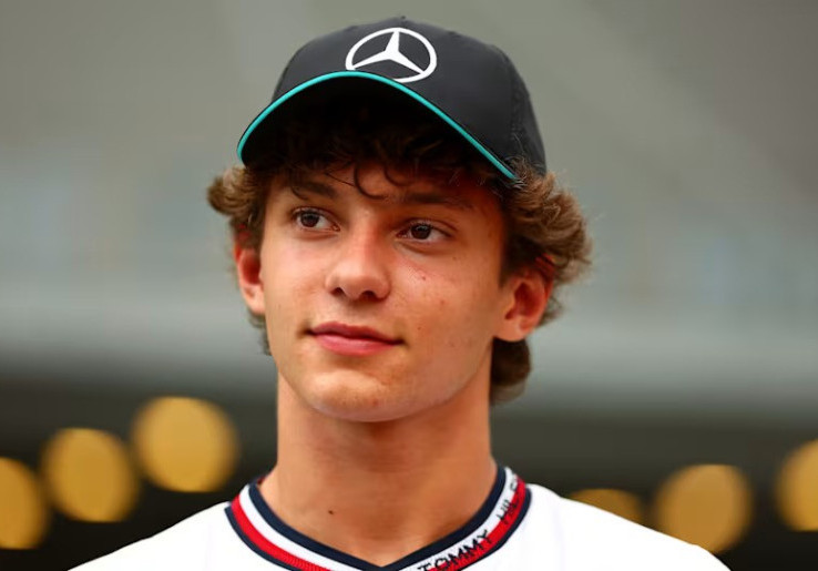 Hengkang dari Mercedes, Hamilton Masih Beri Masukan untuk Kimi Antonelli Jelang Seri Perdana F1 2025