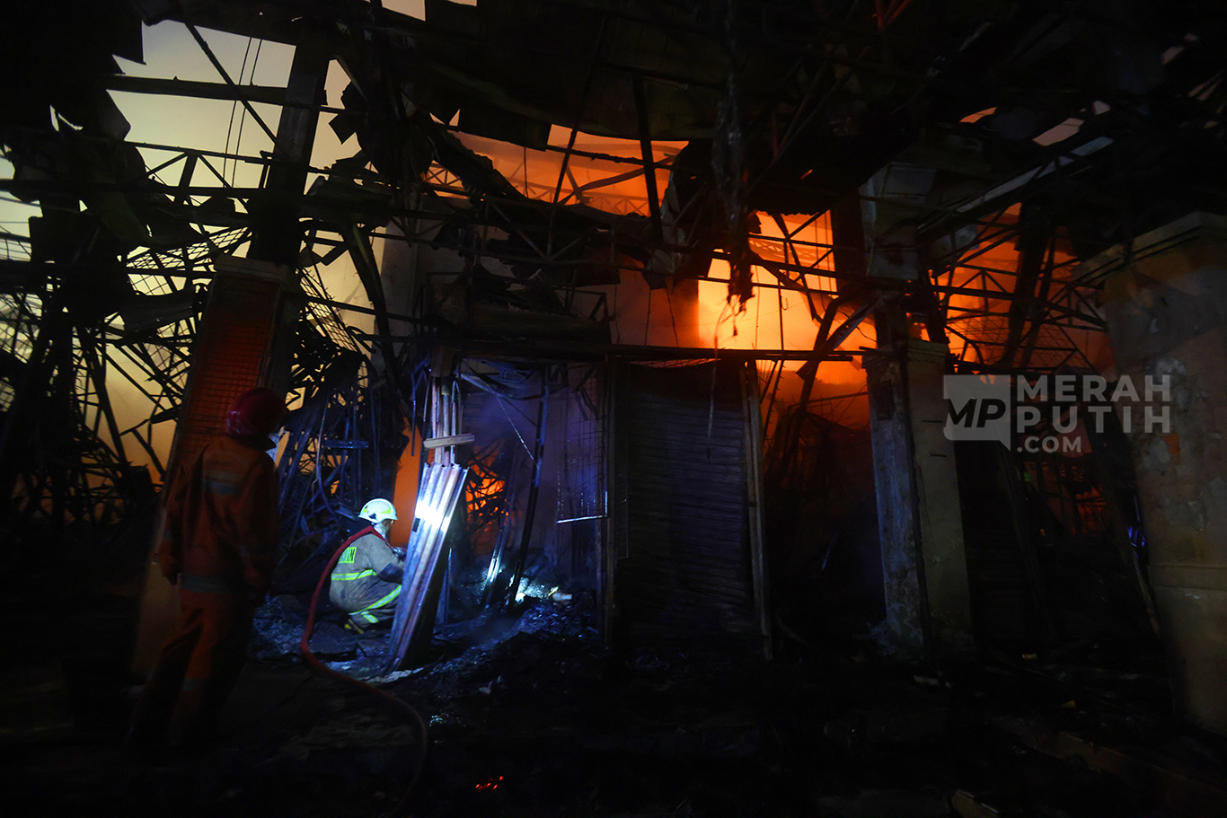 Transjakarta Koridor 13 Kembali Normal Setelah Kebakaran Pasar Taman Puring