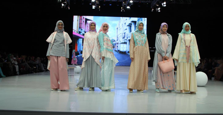 Busana Terinspirasi Braga Bandung Jadi Pusat Perhatian di IFW 2018