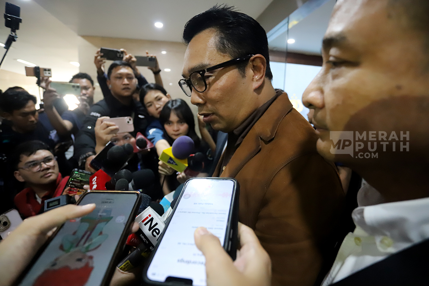 Momen Mantan Gubernur Jawa Barat Ridwan Kamil Jalani Tes DNA di Bareskrim Polri