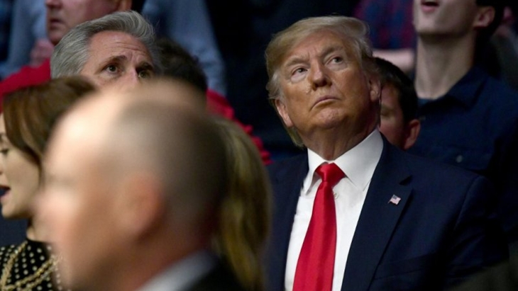 Trump Dihujani Ejekan saat Menonton Pertandingan UFC