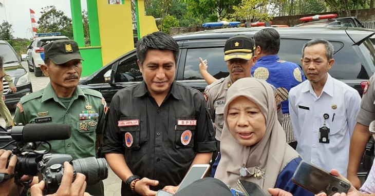 Kepala Balai Penyelidikan dan Pengembangan Teknologi Kebencanaan Geologi (BPPTKG) Hanik Humaida (berjilbab coklat). (Foto: MP/BPPTKG)