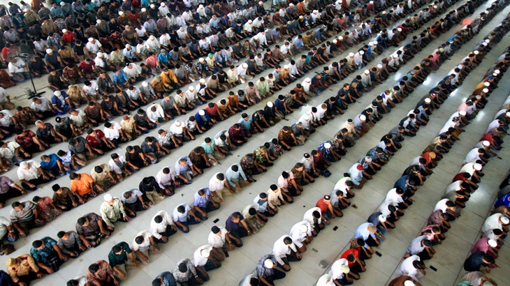 Salat. (Foto: Antara)