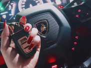 Mantap! Berbekal Kemampuannya Merias, YouTuber Cantik ini Bisa Beli Lamborghini