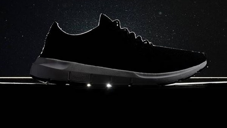 Cerita Dibalik Jokowi Menggunakan Sneakers Lokal Yoga FlexKnit v2.0 Carbon Black
