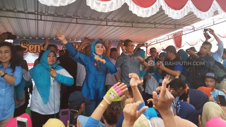 Jelang Kampanye Terbuka, Sandiaga Ajak Emak-emak Senam Dua Jari